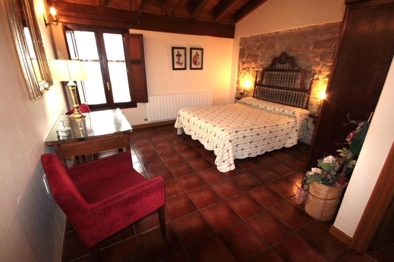 Casa Rural El Meson Брионес Екстериор снимка