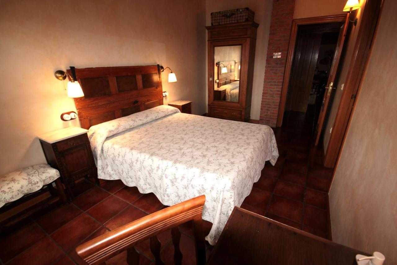 Casa Rural El Meson Брионес Екстериор снимка