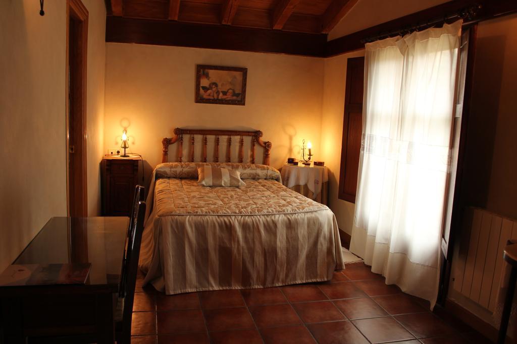 Casa Rural El Meson Брионес Стая снимка
